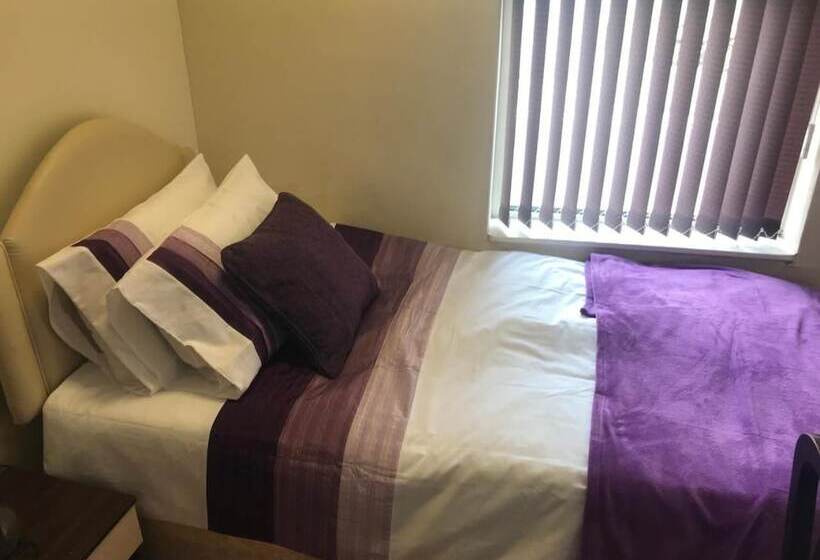 بنسيون Adelaide House