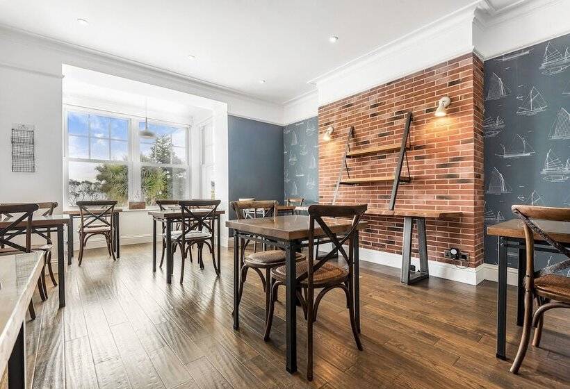 פנסיון Falmouth Bay