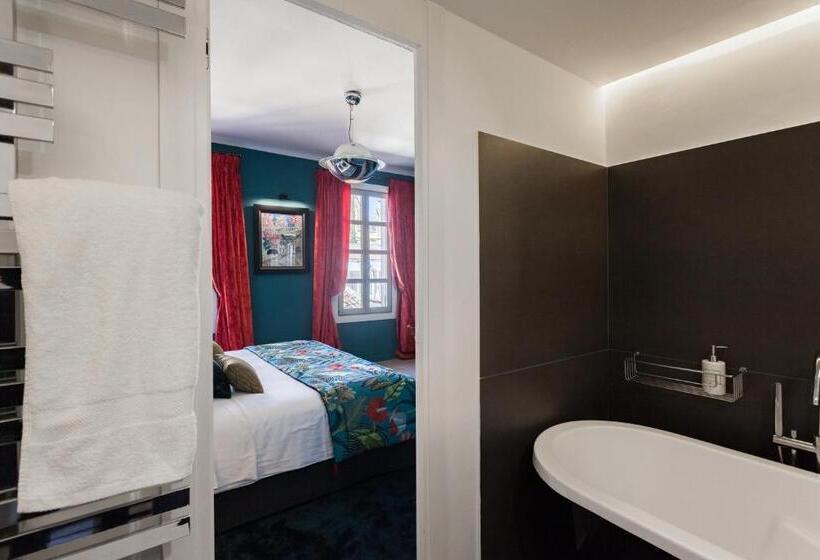 פנסיון Maison Du Collectionneur