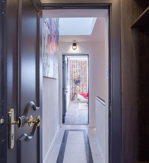 פנסיון Maison Du Collectionneur