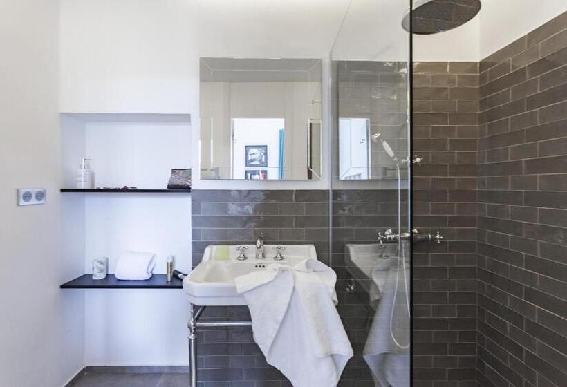 פנסיון Maison Du Collectionneur