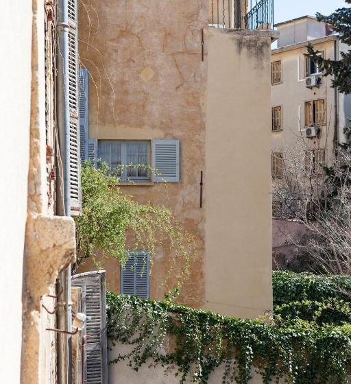 פנסיון Maison Du Collectionneur