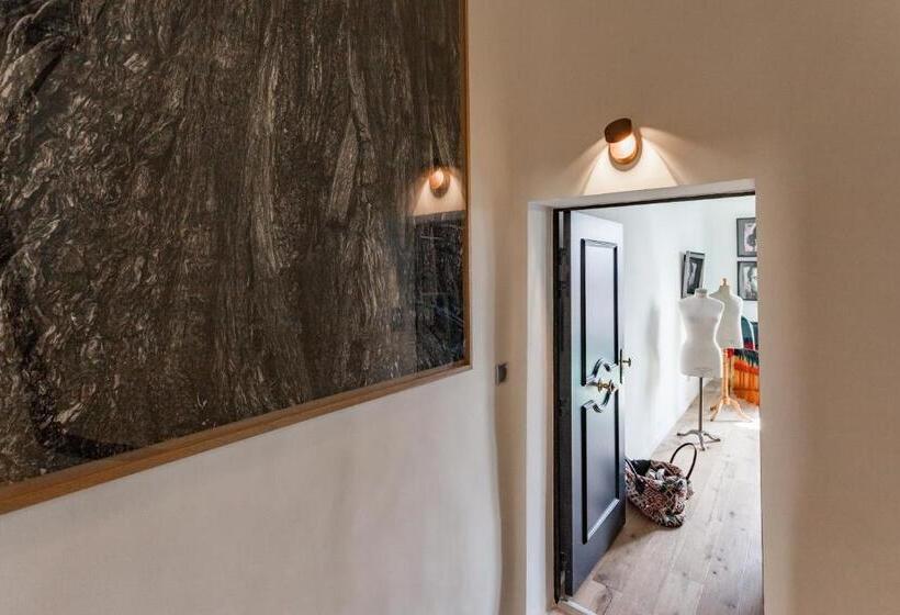 פנסיון Maison Du Collectionneur