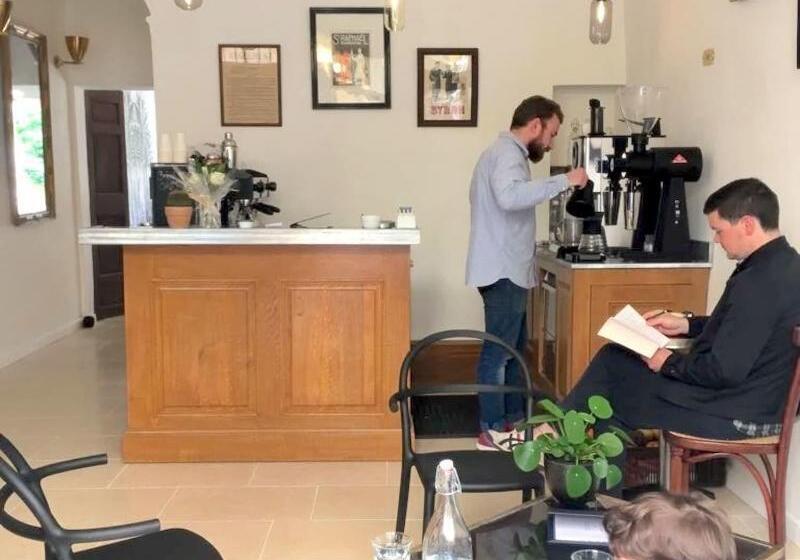 פנסיון Maison Du Collectionneur