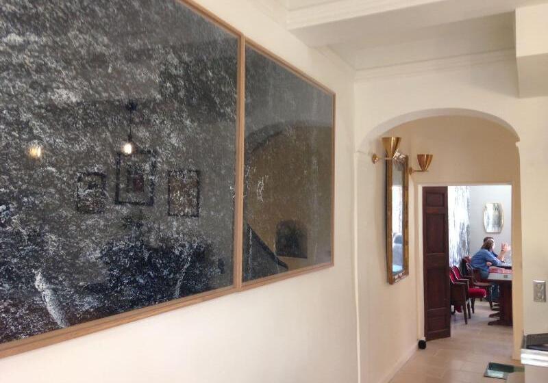 פנסיון Maison Du Collectionneur