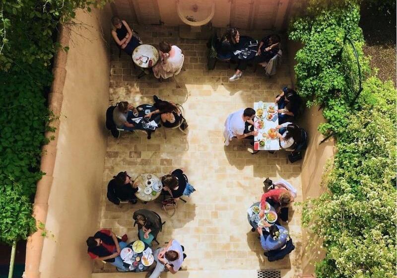 פנסיון Maison Du Collectionneur