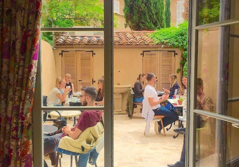 פנסיון Maison Du Collectionneur