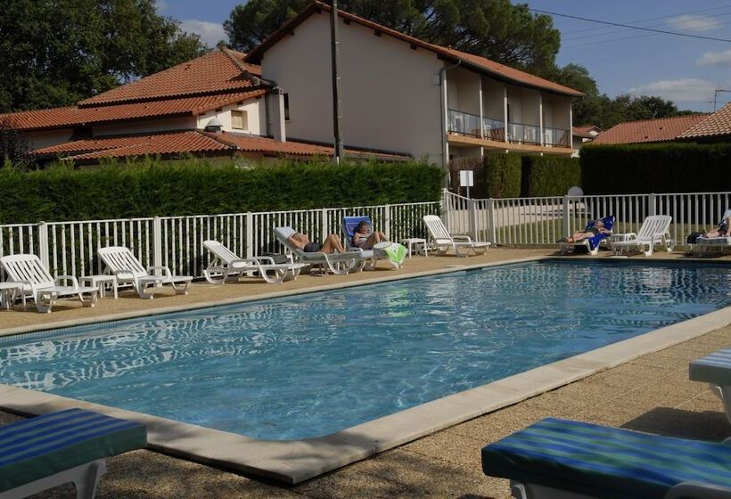 레지던스 Auberge Des Trois Pins