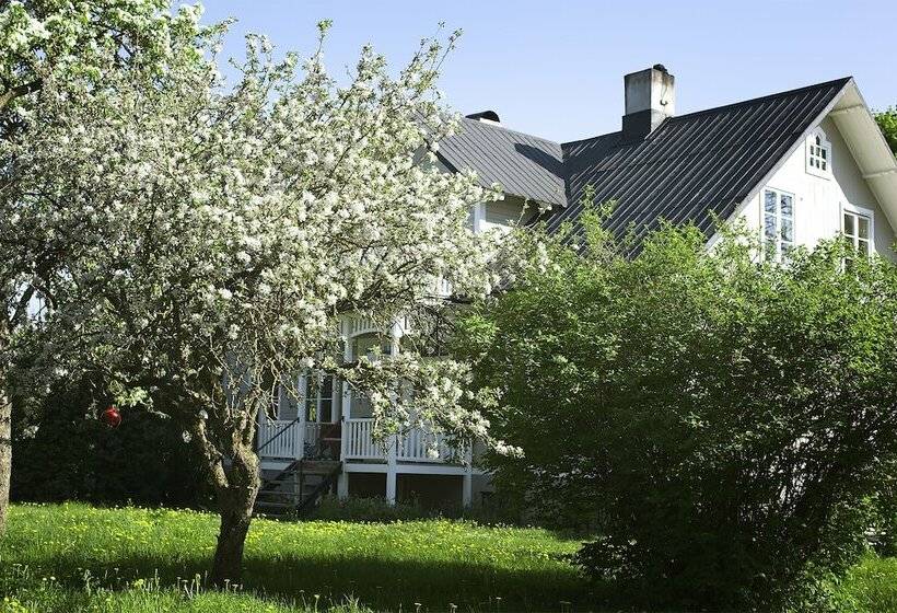 Three Pheasants Boutique B&b