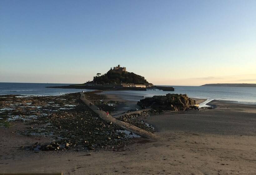 Tresowes Green Cottage