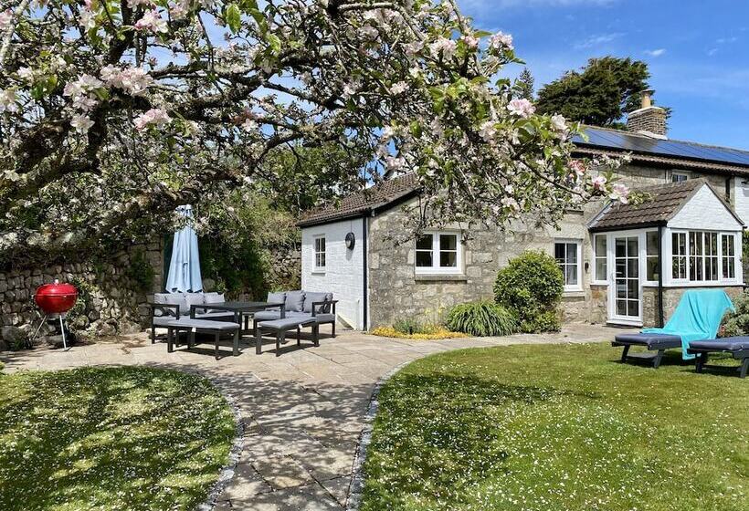 Tresowes Green Cottage