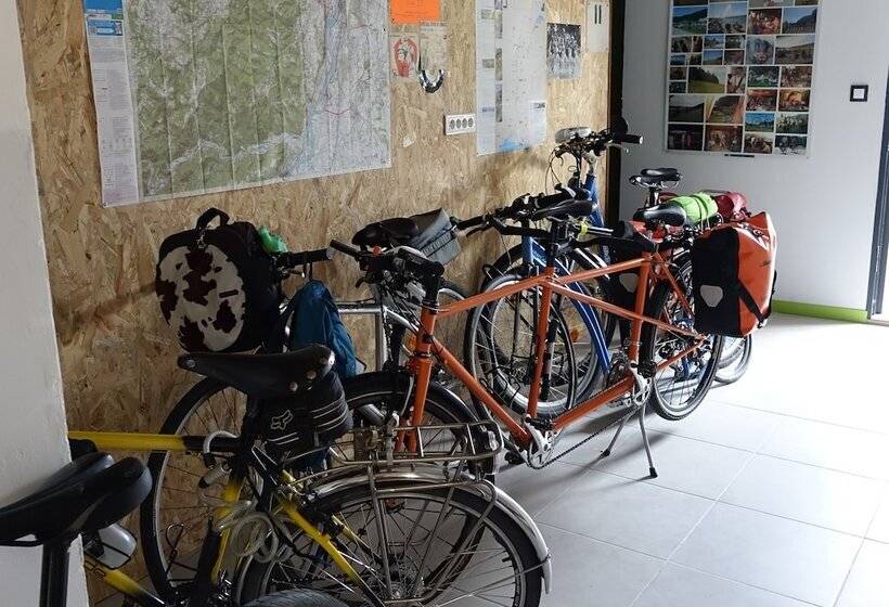 Velo Gite Valence   Hostel