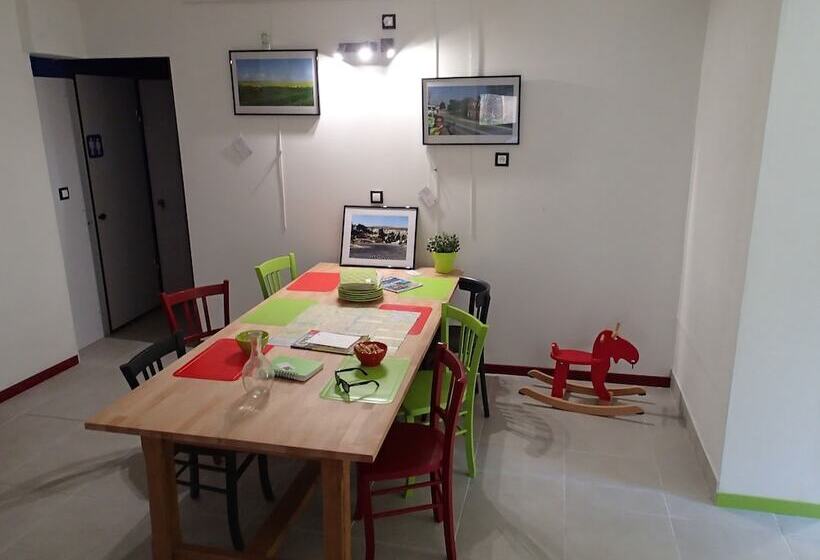 Velo Gite Valence   Hostel