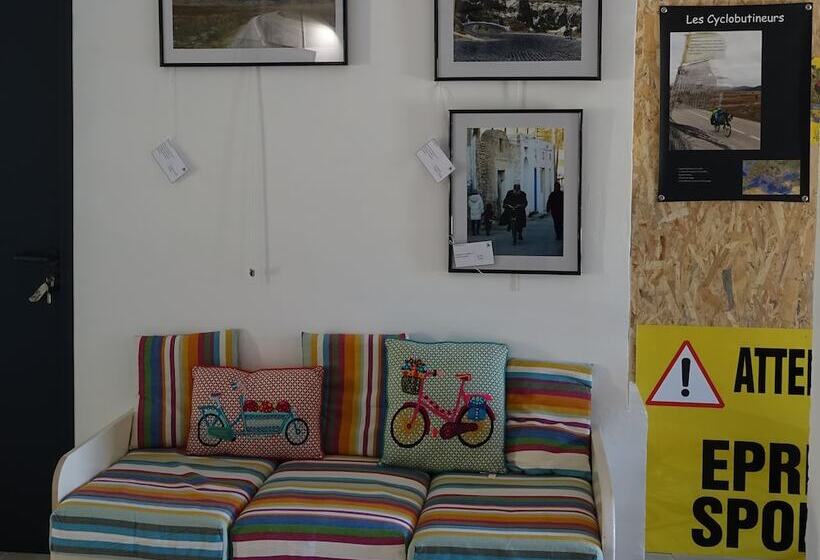 Velo Gite Valence   Hostel