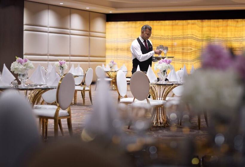 Crowne Plaza Hotel Riyadh Minhal, An Ihg