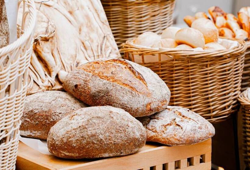 Crowne Plaza Hotel Riyadh Minhal, An Ihg