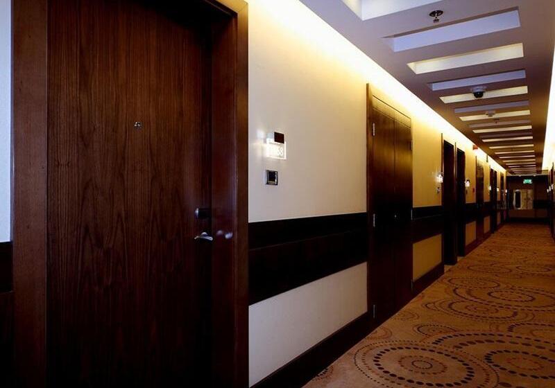 Crowne Plaza Hotel Riyadh Minhal, An Ihg