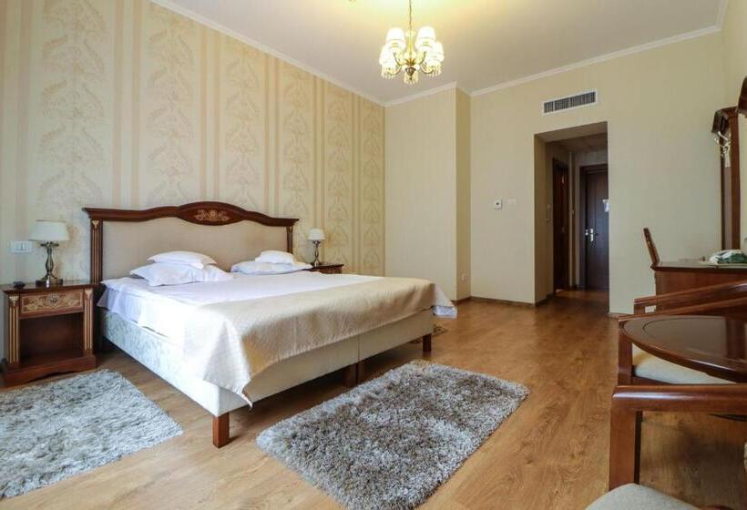 هتل Astoria Grand