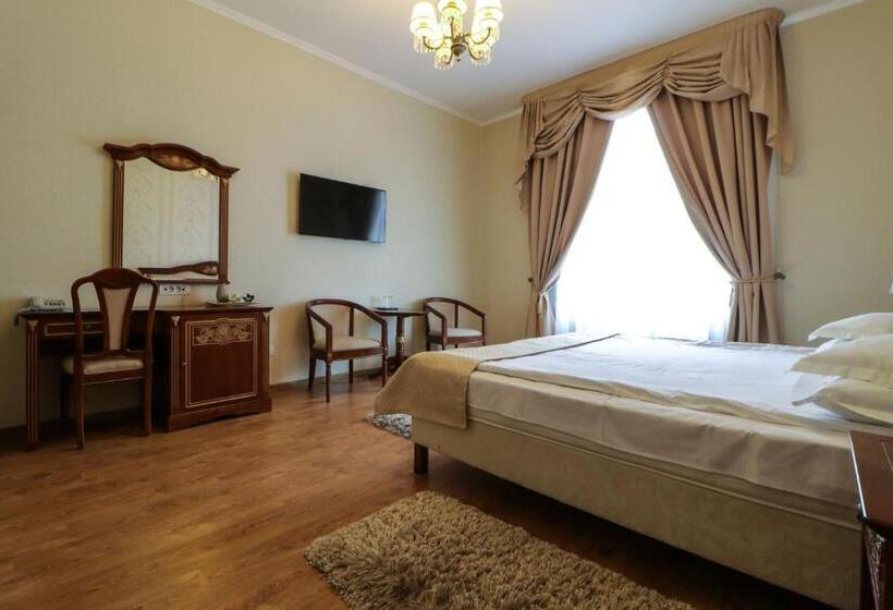 هتل Astoria Grand