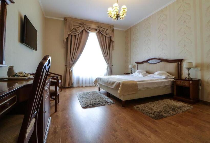 هتل Astoria Grand