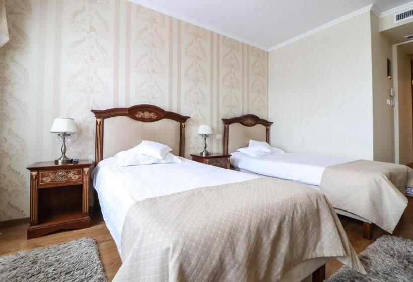 هتل Astoria Grand