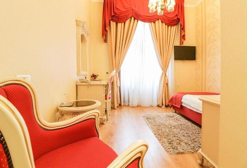 هتل Astoria Grand