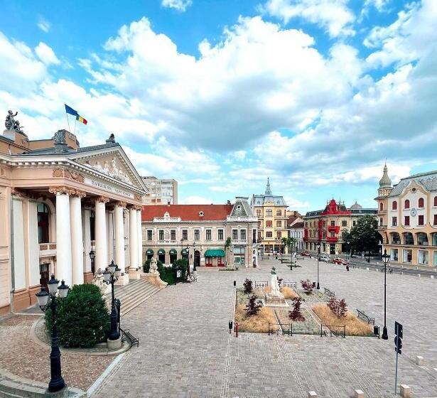 هتل Astoria Grand