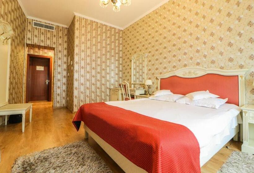 هتل Astoria Grand