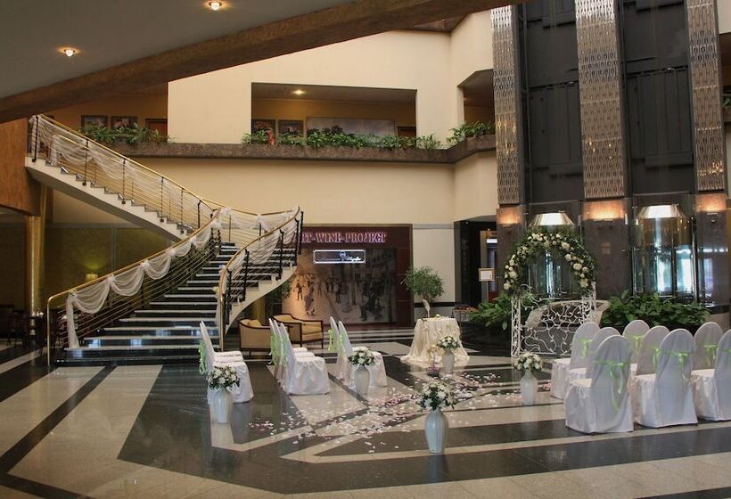 ホテル Atrium Palace