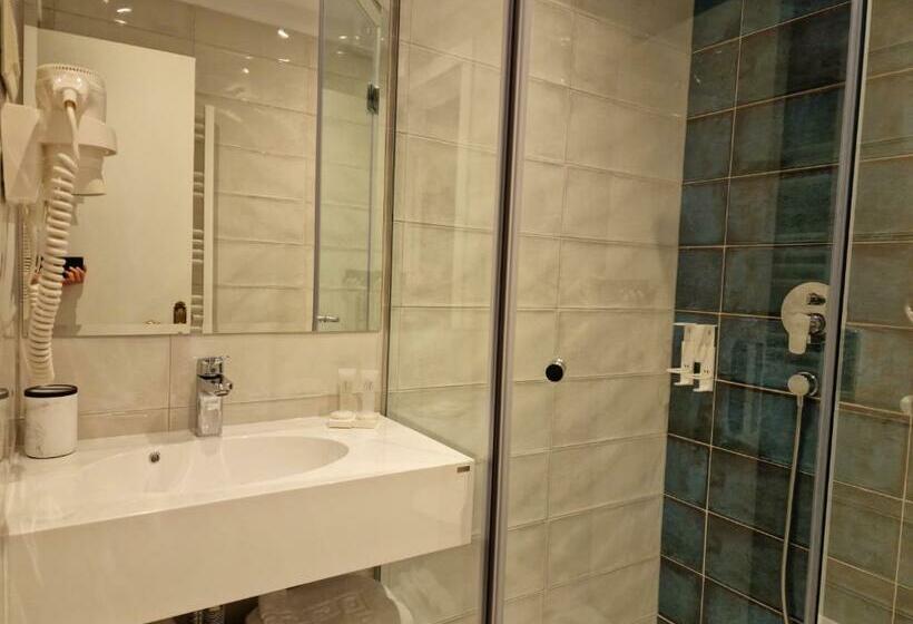 בית מלון כפרי Caraiman