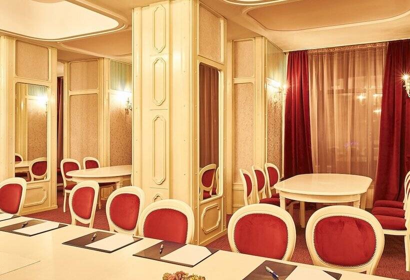 Отель Continental Forum Tirgu Mures