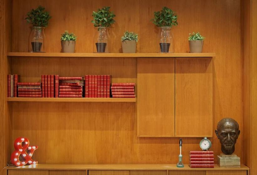 Отель Inglaterra  Charme & Boutique