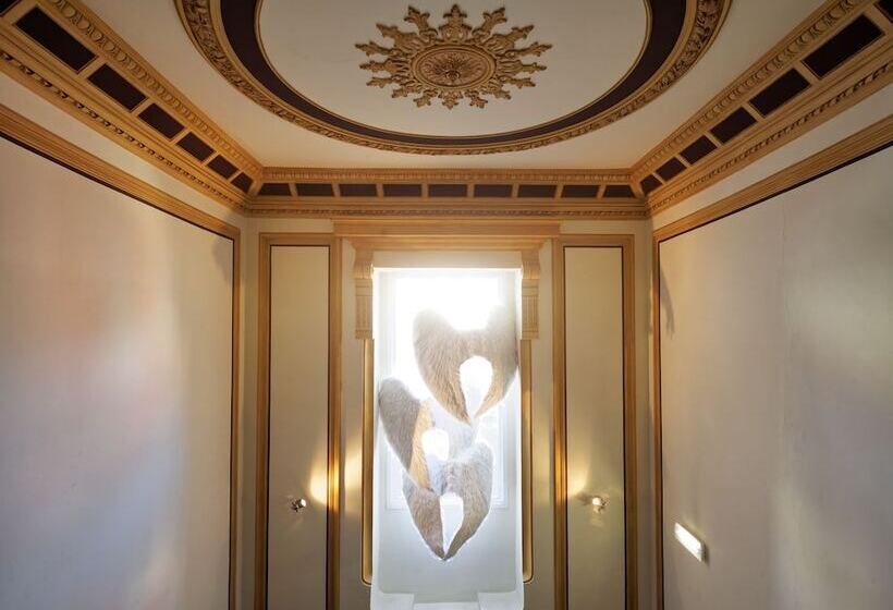 Отель Inglaterra  Charme & Boutique