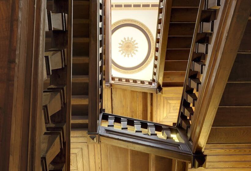 Отель Inglaterra  Charme & Boutique