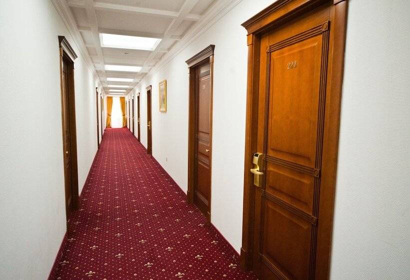 هتل Intourist Stavropol