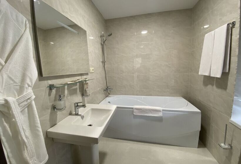 هتل Intourist Stavropol