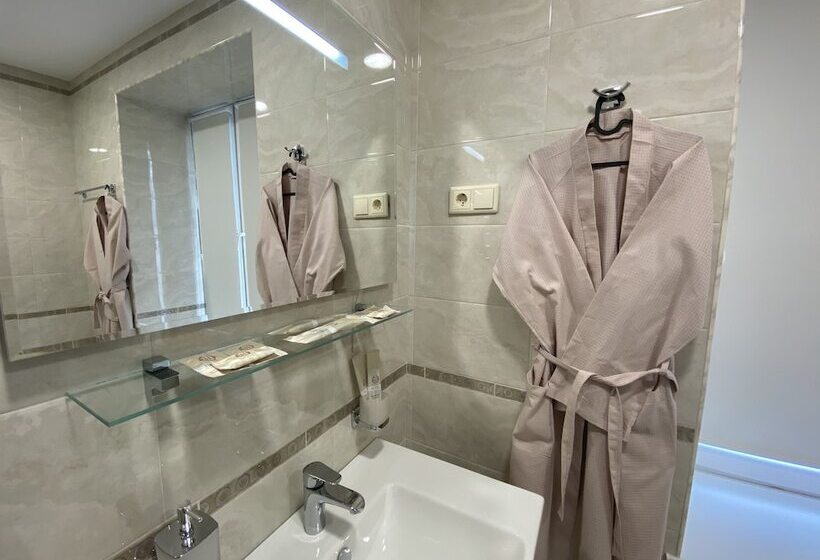 هتل Intourist Stavropol