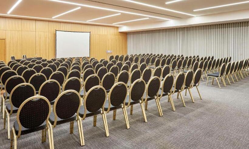 هتل NH Coimbra Dona Inês