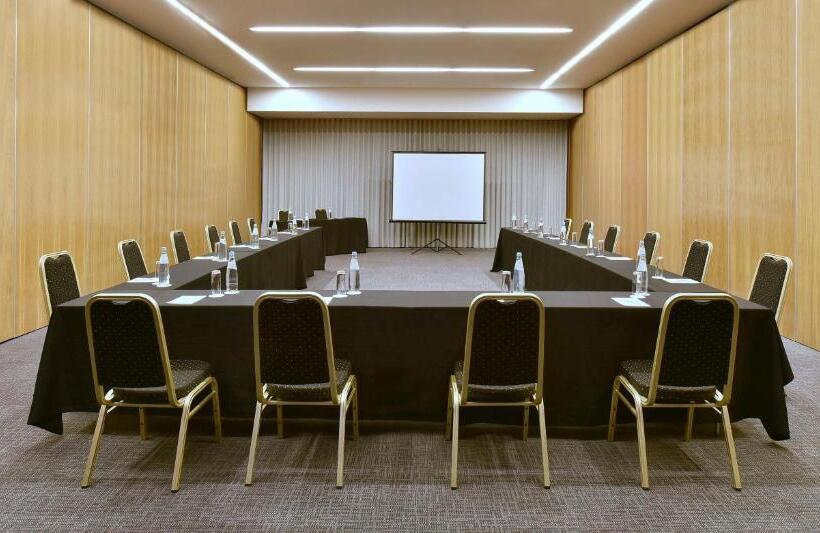 هتل NH Coimbra Dona Inês