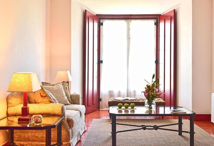 هتل Pousada Convento De Beja