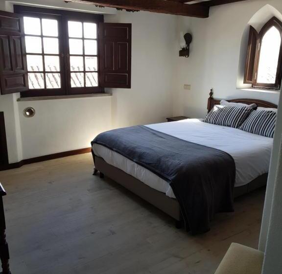 ホテル Rainha Santa Isabel   óbidos History