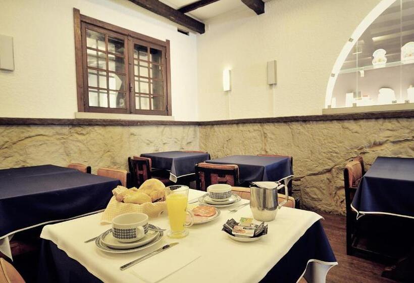 ホテル Rainha Santa Isabel   óbidos History