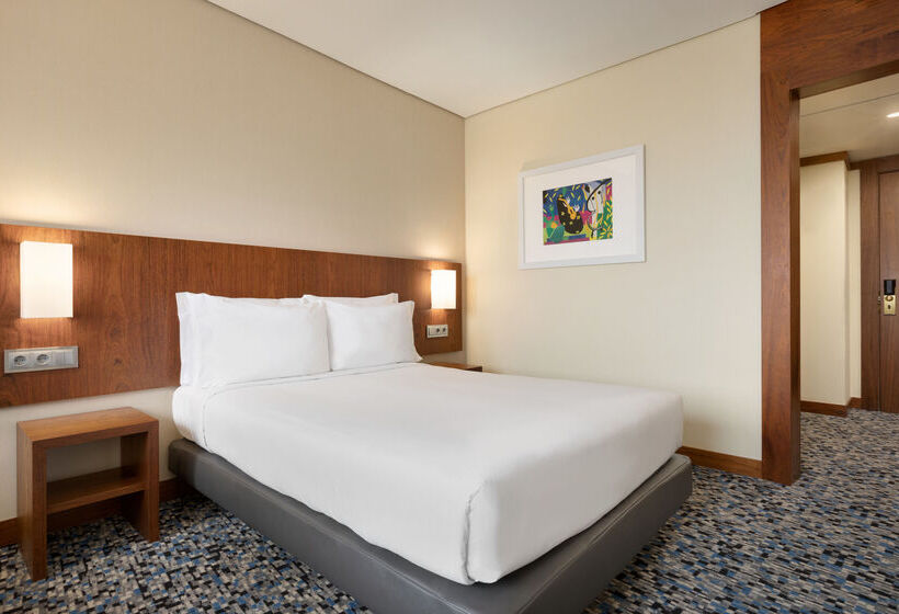 هتل Ramada By Wyndham Lisbon