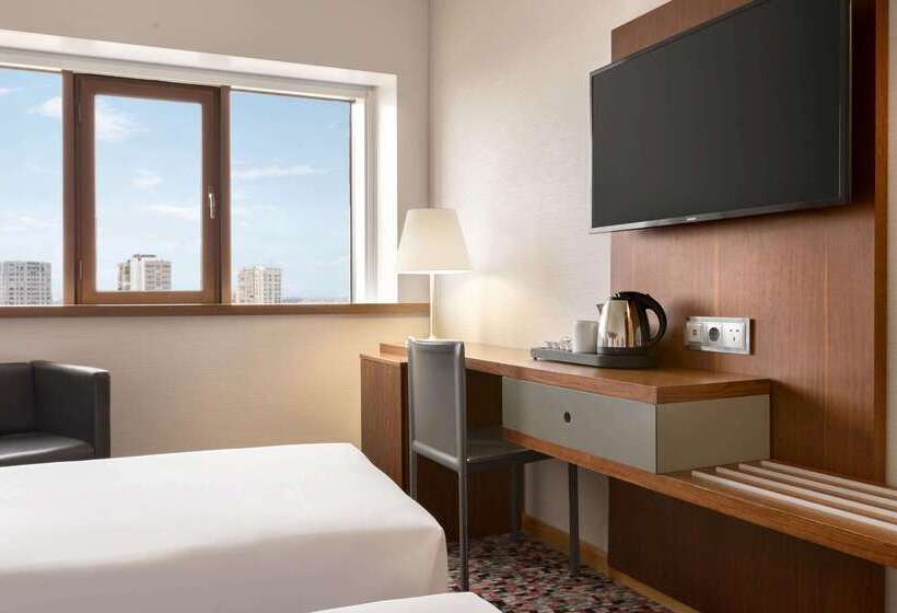 هتل Ramada By Wyndham Lisbon