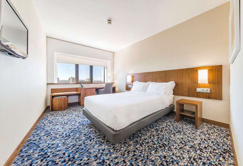 هتل Ramada By Wyndham Lisbon