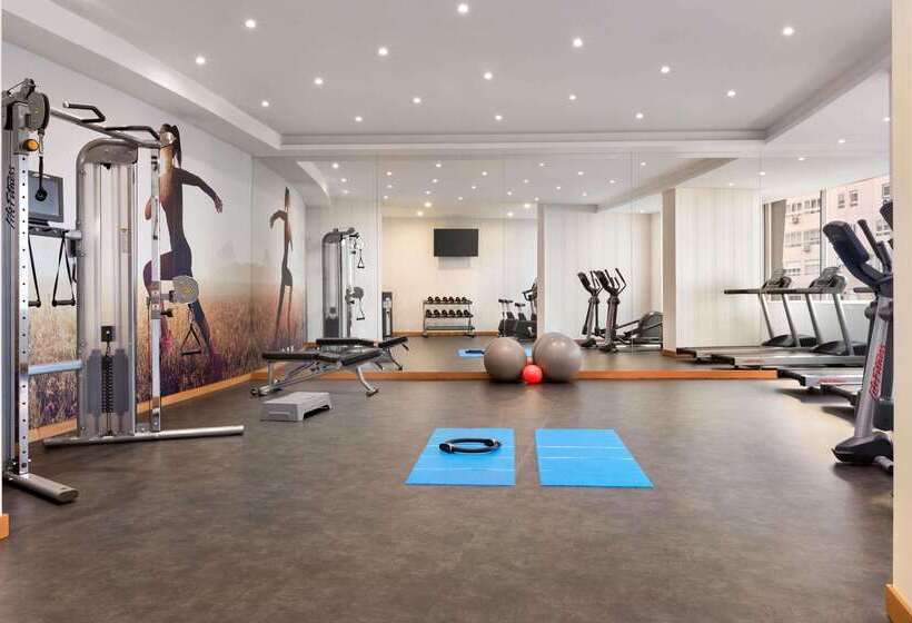 هتل Ramada By Wyndham Lisbon