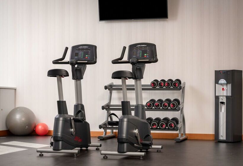 هتل Ramada By Wyndham Lisbon