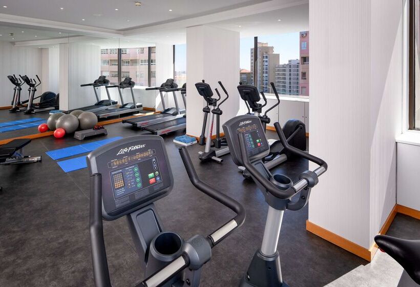 هتل Ramada By Wyndham Lisbon