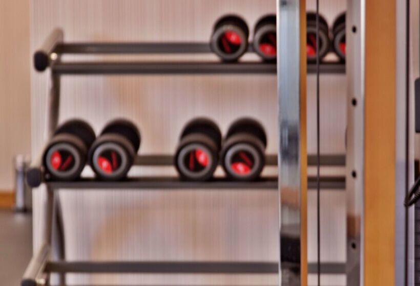 هتل Ramada By Wyndham Lisbon