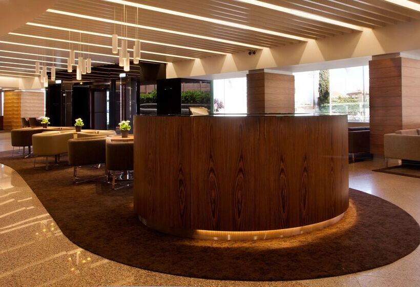 هتل Ramada By Wyndham Lisbon